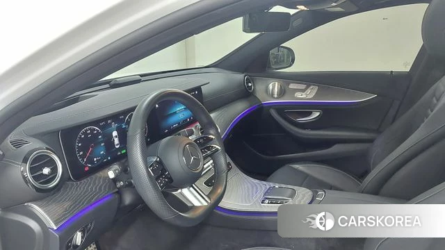 Mercedes-Benz E-Class W213 2022 Белый из Кореи, фото 4