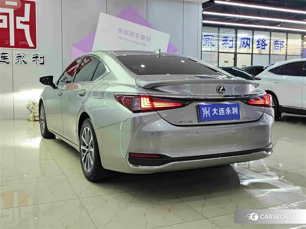 Lexus ES 2024 Silver/gray из Китая, фото 4
