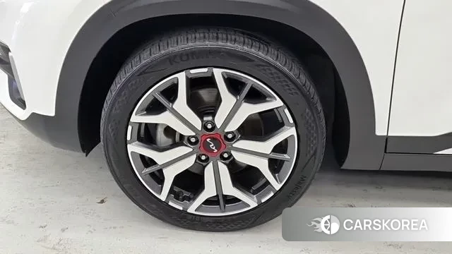 Kia Seltos 2021 Белый из Кореи, фото 4