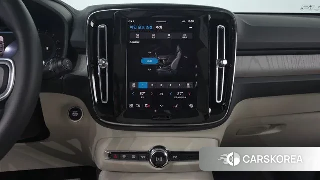 Volvo XC40 2024 Серебристо-серый из Кореи, фото 4