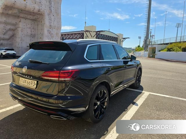 Volkswagen Touareg 3rd generation 2020 Черный из Кореи, фото 4