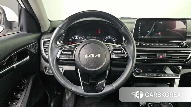 Kia Seltos 2022 Белый из Кореи, фото 4