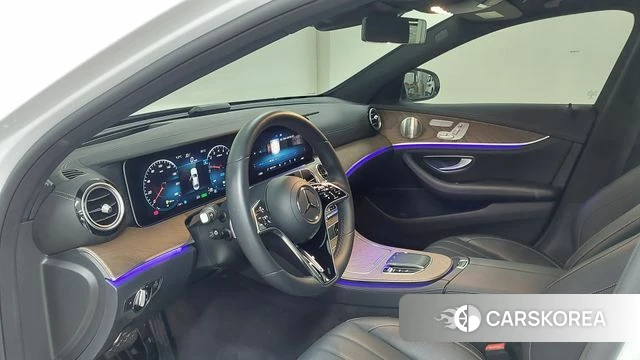 Mercedes-Benz E-Class W213 2022 Белый из Кореи, фото 4