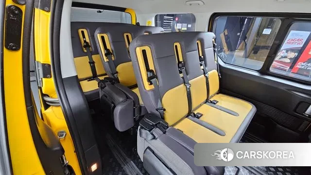 Hyundai Staria 2022 Желтый из Кореи, фото 4