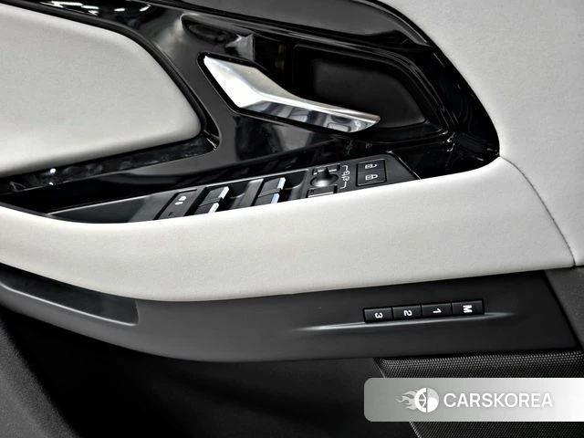 Land Rover Range Rover Evoque 2nd Generation 2025 Белый из Кореи, фото 4