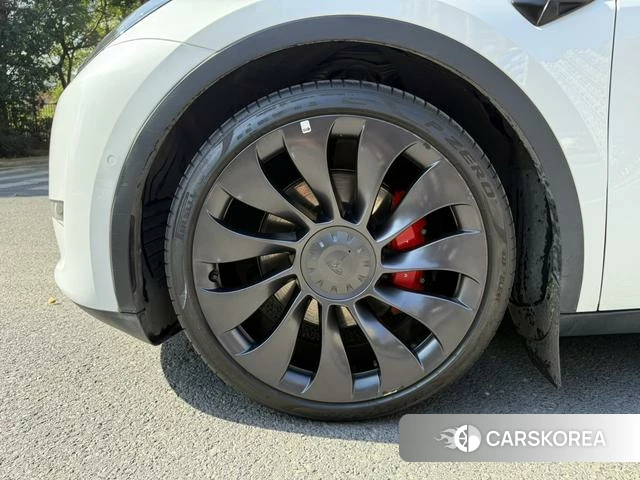 Tesla Model Y 2023 Белый из Китая, фото 4