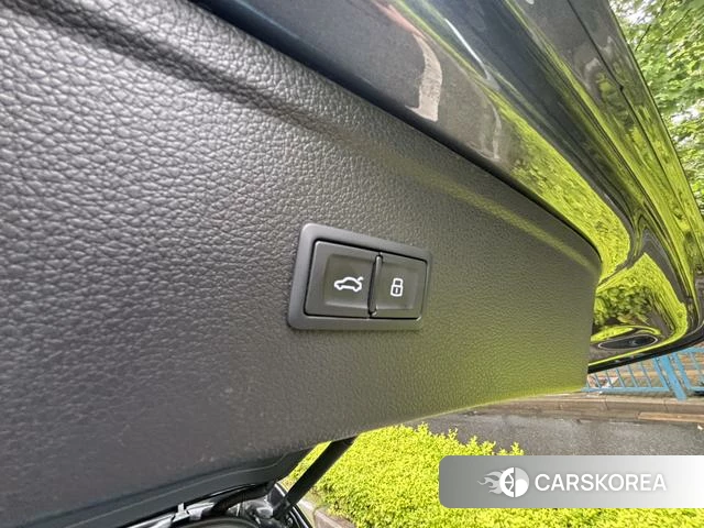 Audi Q5L Sportback 2023 Темно-серый из Китая, фото 4