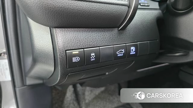 Toyota Camry (XV70) 2023 Серебристо-серый из Кореи, фото 4