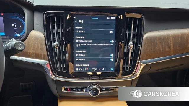 Volvo V90 Cross-Country 2024 Черный из Кореи, фото 4