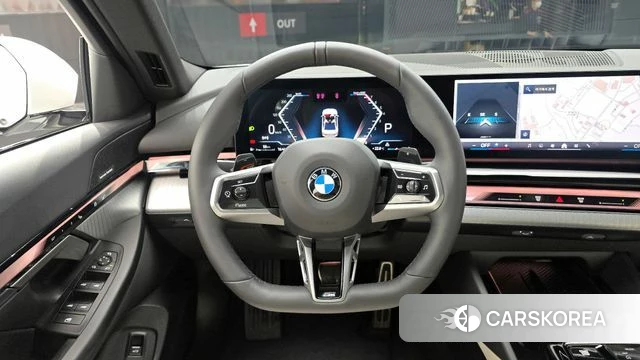 BMW 5 Series (G60) 2025 Белый из Кореи, фото 4