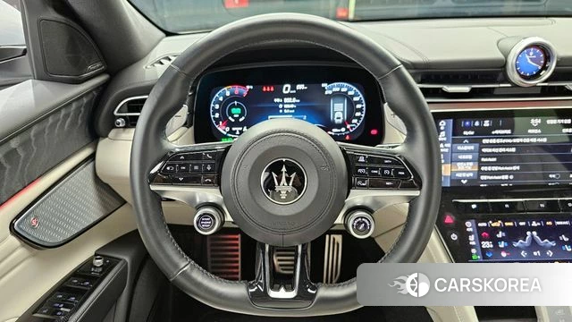 Maserati Grecale 2023 Светло-серебряный цвет из Кореи, фото 4