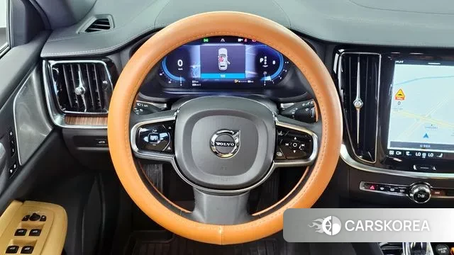 Volvo V60 Cross-Country 2nd Generation 2023 Белый из Кореи, фото 4