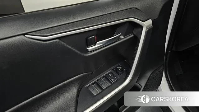 Toyota RAV4 5th Generation 2023 Белый из Кореи, фото 4