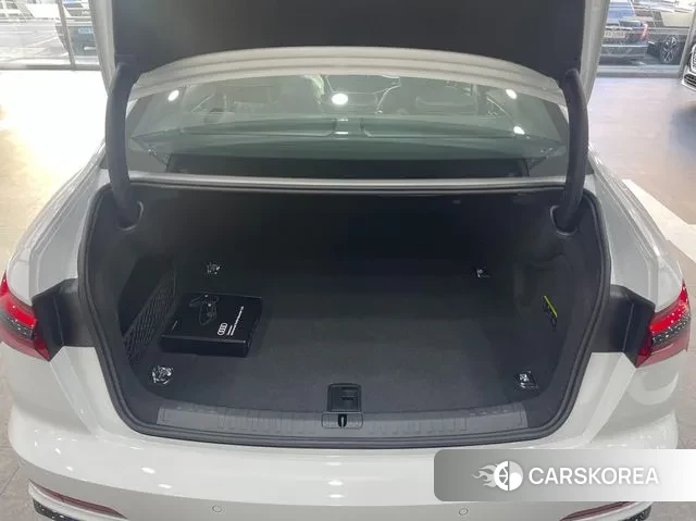 Audi A6 (C8) 2024 Белый из Кореи, фото 4