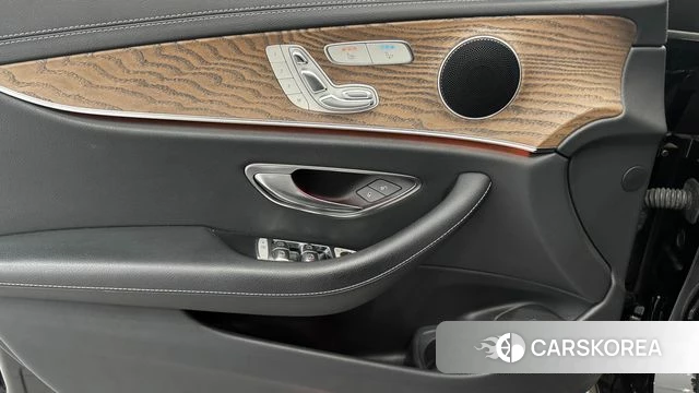 Mercedes-Benz E-Class W213 2021 Черный из Кореи, фото 4