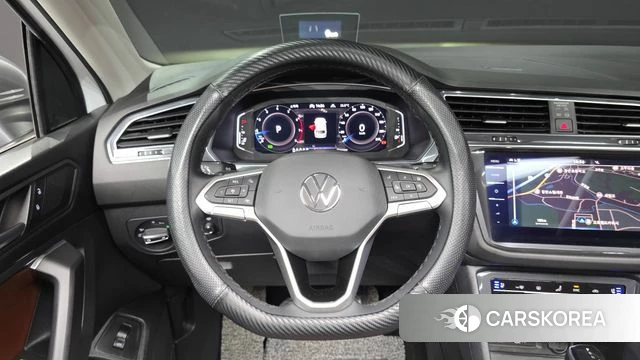 Volkswagen Tiguan Allspace 2023 Белый из Кореи, фото 4