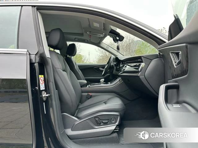 Audi Q8 2024 Черный из Китая, фото 4