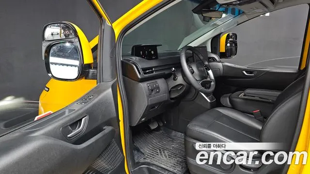 Hyundai Staria 2023 Желтый из Кореи, фото 4