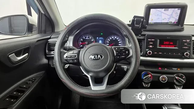 Kia Stonic 2018 Белый из Кореи, фото 4