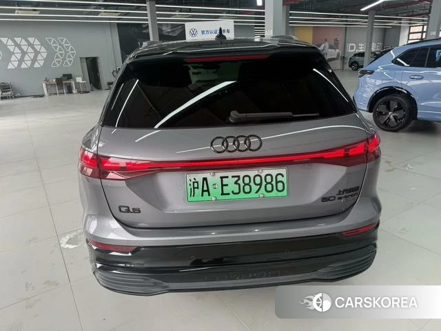 Audi Q5 e-tron 2023 Темно-серый из Китая, фото 4