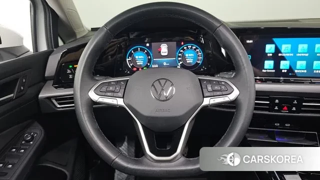 Volkswagen Golf 8th Generation 2024 Белый из Кореи, фото 4