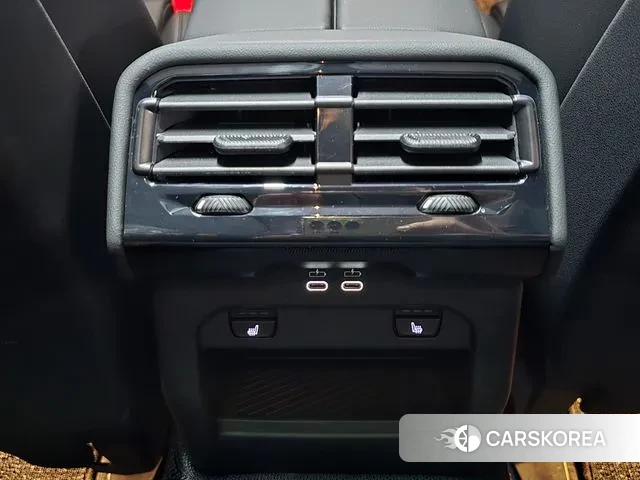 BMW 5 Series (G60) 2025 Белый из Кореи, фото 4