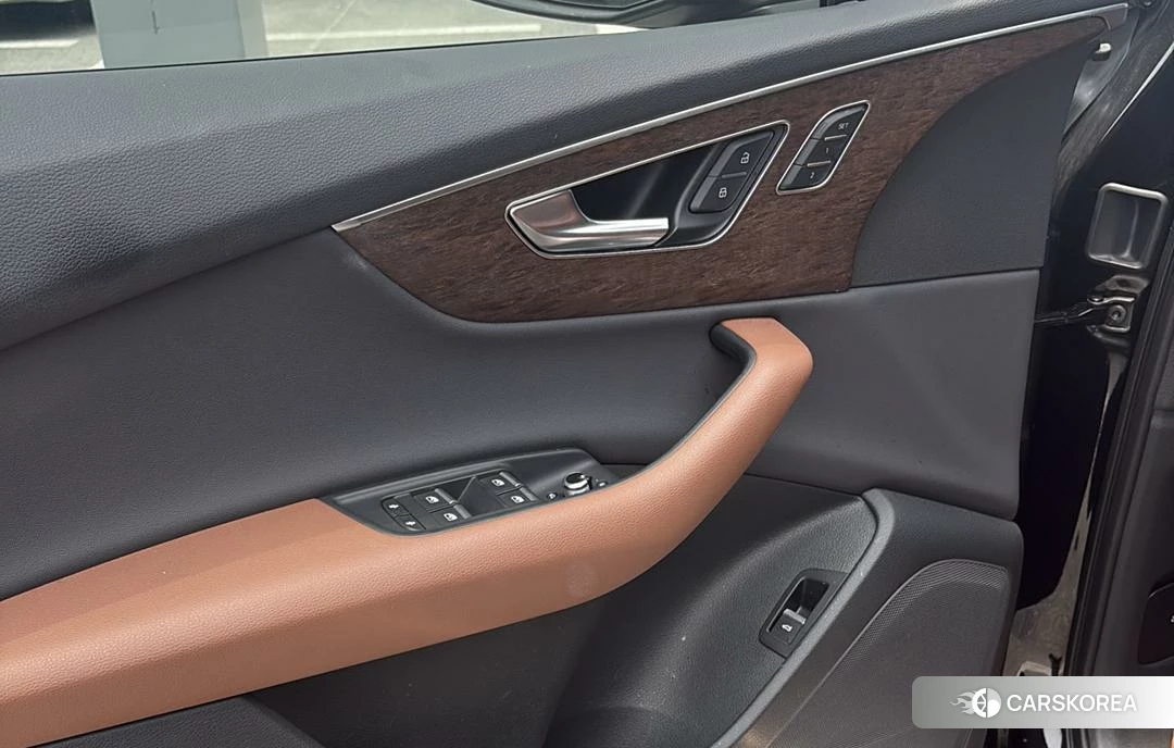 Audi Q7 2020 Черный из Китая, фото 4