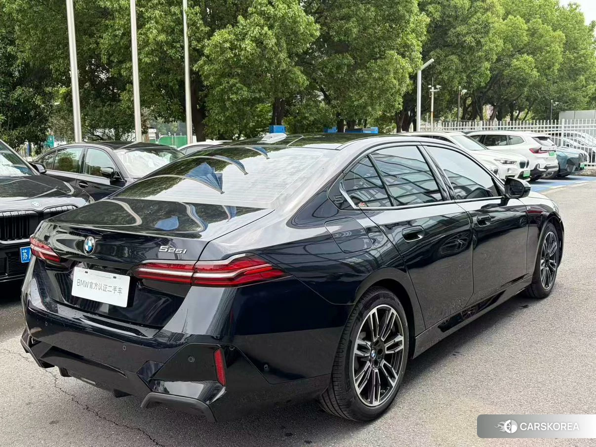 BMW 5 series (imported) 2024 Черный из Китая, фото 4