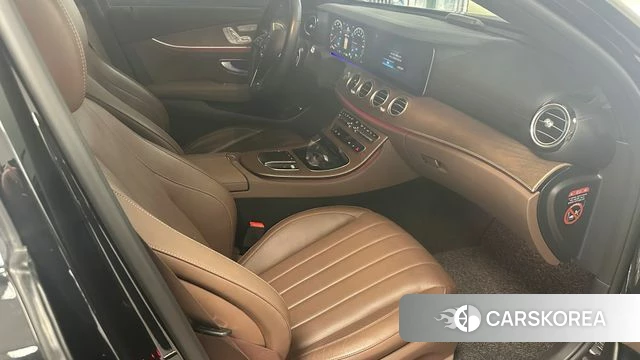 Mercedes-Benz E-Class W213 2023 Черный из Кореи, фото 4