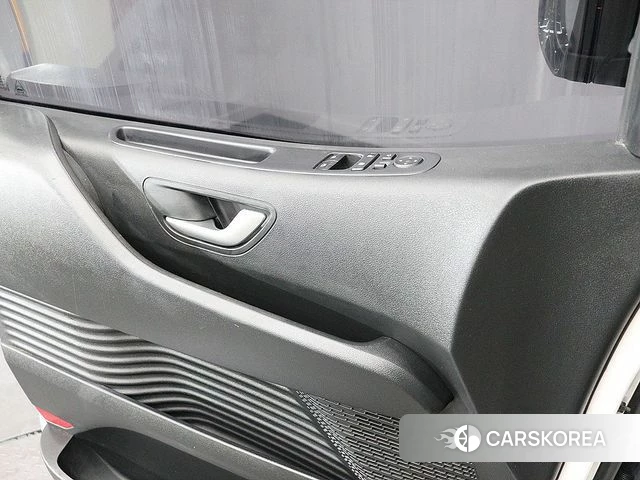 Hyundai Staria 2023 Белый из Кореи, фото 4