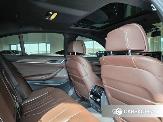 BMW 5 Series (G30) 2021 Серебристо-серый из Кореи, фото 4