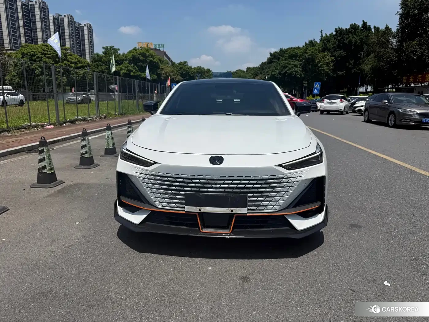 Chang'an UNI-V 2023 Белый из Китая, фото 4