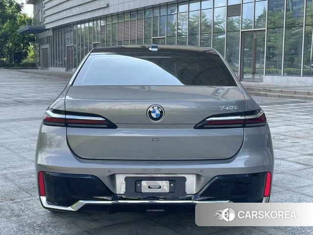 BMW 7 series 2025 Темно-серый из Китая, фото 4