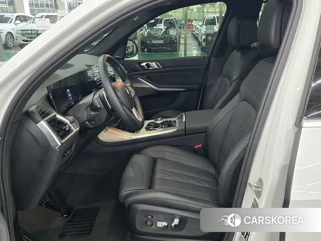 BMW X7 (G07) 2025 Белый из Кореи, фото 4