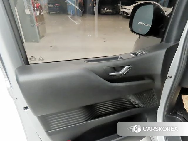 Hyundai Staria 2021 Серебряный из Кореи, фото 4