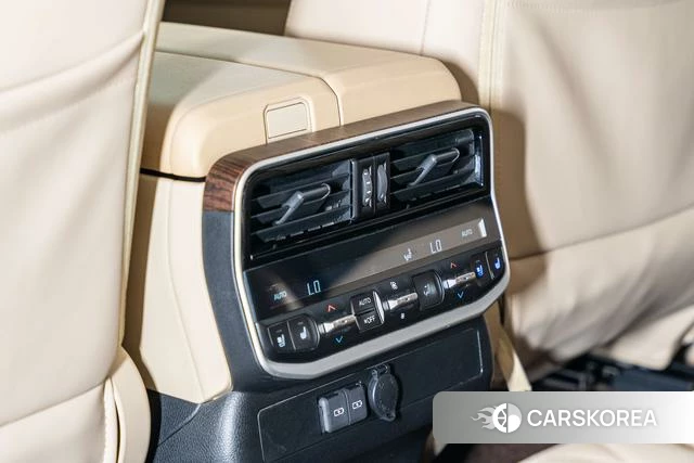 Toyota Land Cruiser (imported) 2025 Белый из Китая, фото 4