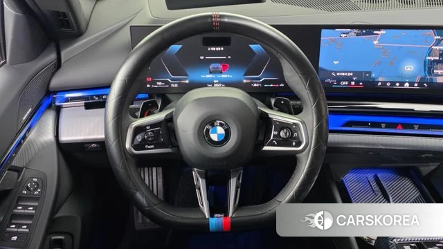 BMW 5 Series (G60) 2025 Черный из Кореи, фото 4