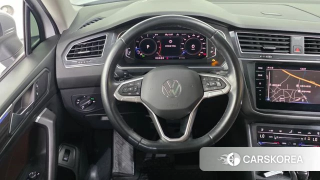 Volkswagen Tiguan Allspace 2022 Белый из Кореи, фото 4