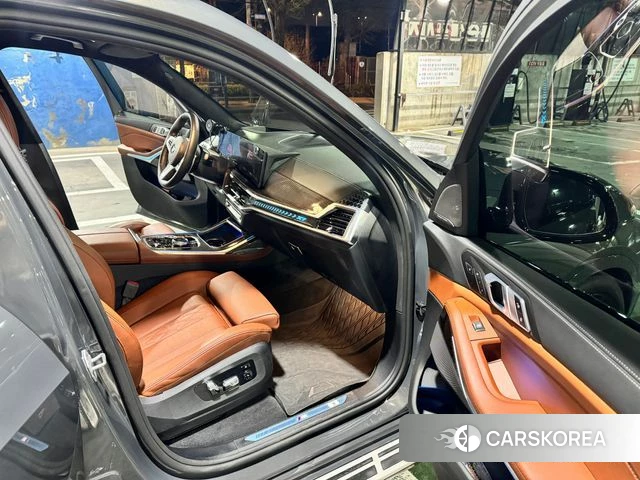 BMW X7 (G07) 2025 Песочный из Кореи, фото 4