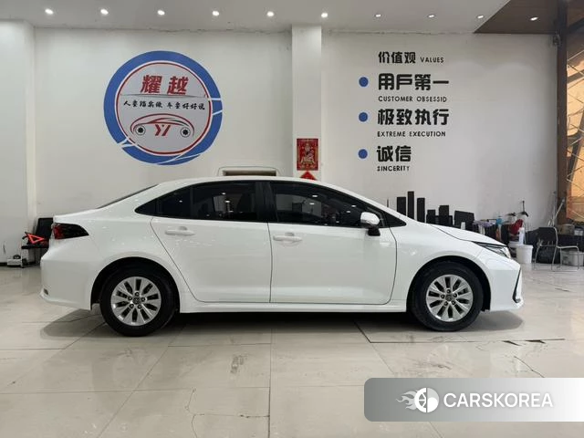 Toyota Corolla 2022 Белый из Китая, фото 4