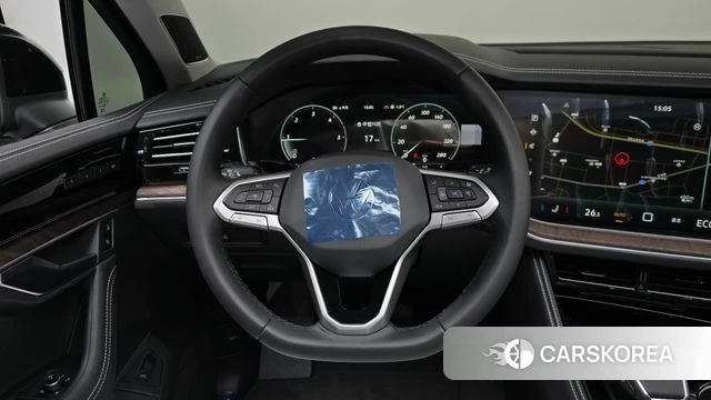 Volkswagen Touareg 3rd generation 2025 Черный из Кореи, фото 4