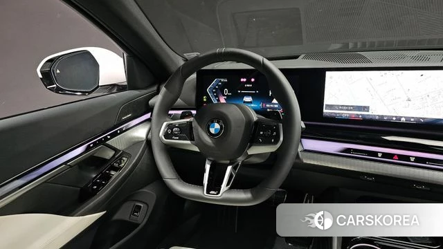BMW 5 Series (G60) 2025 Белый из Кореи, фото 4