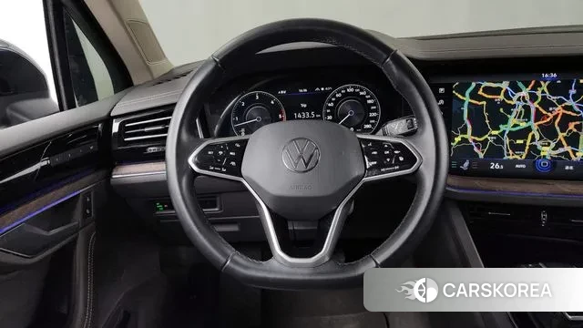 Volkswagen Touareg 3rd generation 2020 Черный из Кореи, фото 4