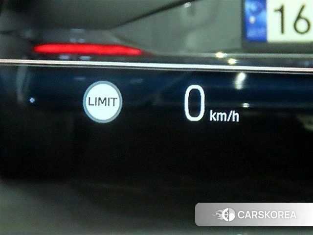 BMW 5 Series (G60) 2024 Белый из Кореи, фото 4