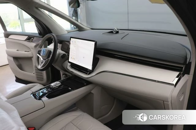 Volvo EM90 2026 Черный из Китая, фото 4