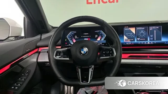 BMW 5 Series (G60) 2023 Белый из Кореи, фото 4