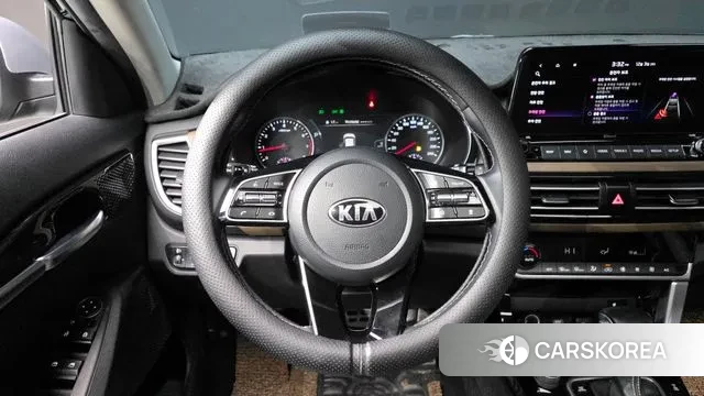 Kia Seltos 2021 Черный из Кореи, фото 4