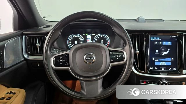 Volvo V60 Cross-Country 2nd Generation 2019 Белый из Кореи, фото 4