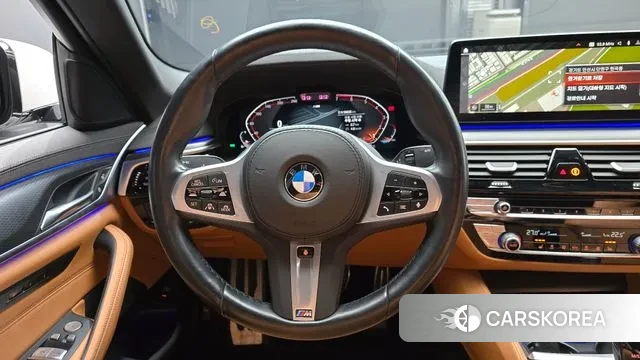 BMW 5 Series (G30) 2023 Белый из Кореи, фото 4