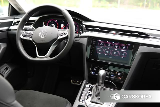 Volkswagen CC 2023 Темно-серый из Китая, фото 4